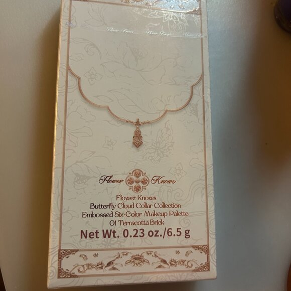 Flower Knows Butterfly Cloud Collar Embossed Six-Color Makeup Palette 01 New - Picture 2 of 4